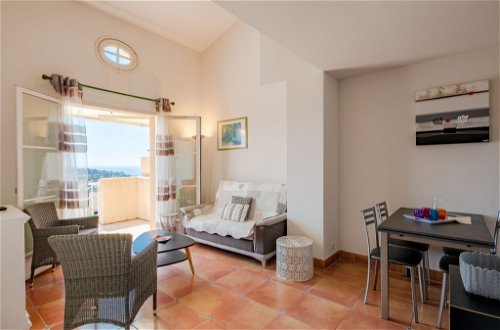 Foto 4 - Apartamento de 1 habitación en Roquebrune-sur-Argens con piscina privada y vistas al mar
