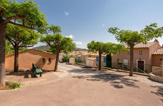 Foto 3 - Apartamento de 1 quarto em Roquebrune-sur-Argens com piscina e terraço