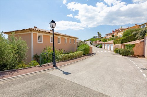 Foto 25 - Apartamento de 2 habitaciones en Roquebrune-sur-Argens con piscina privada y vistas al mar