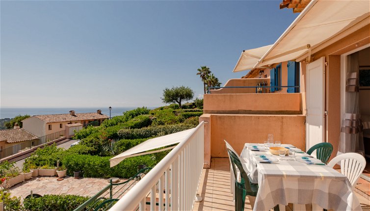Foto 1 - Apartamento de 1 habitación en Roquebrune-sur-Argens con piscina privada y vistas al mar