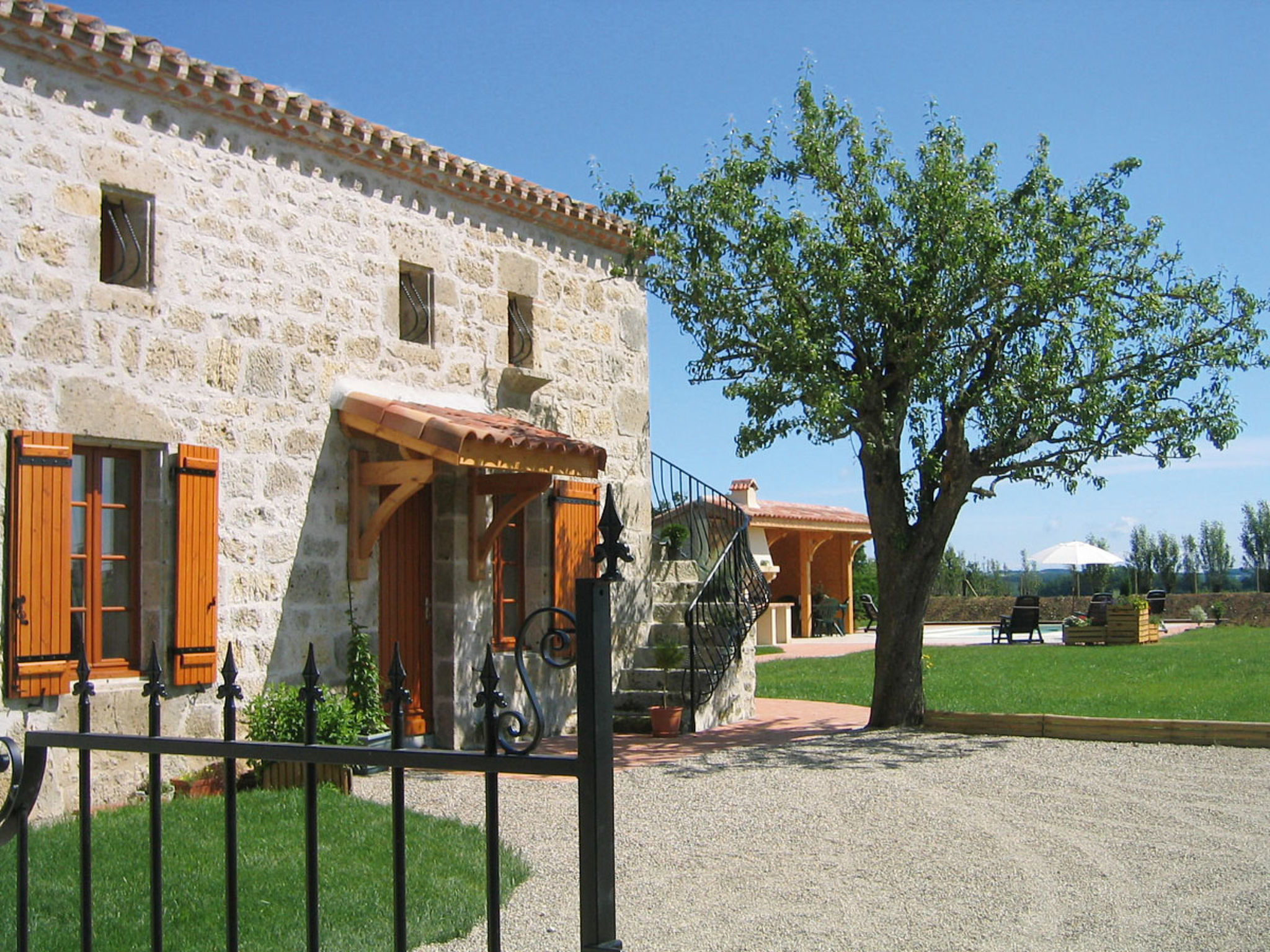 Foto 19 - Casa de 2 quartos em Madaillan com piscina privada e terraço