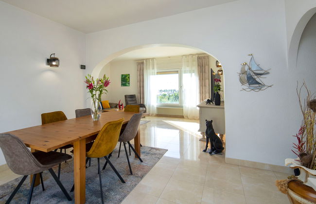 Casa de 4 quartos em Calp com piscina privada e jardim - Foto 11