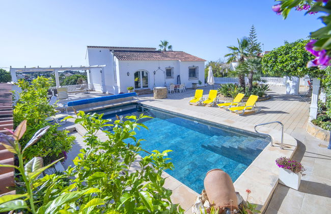 Casa de 4 quartos em Calp com piscina privada e jardim - Foto 1