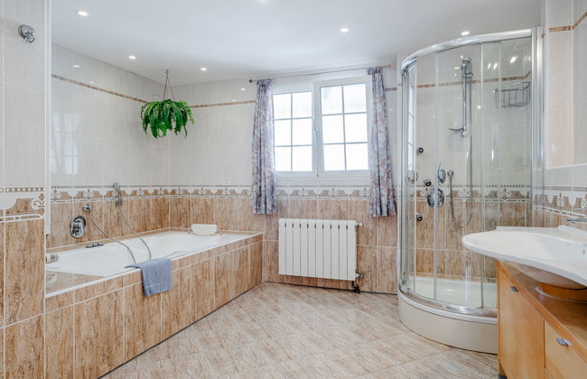 Casa de 4 quartos em Calp com piscina privada e jardim - Foto 28