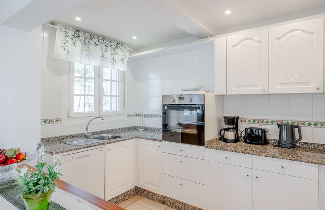 Casa de 4 quartos em Calp com piscina privada e jardim - Foto 17