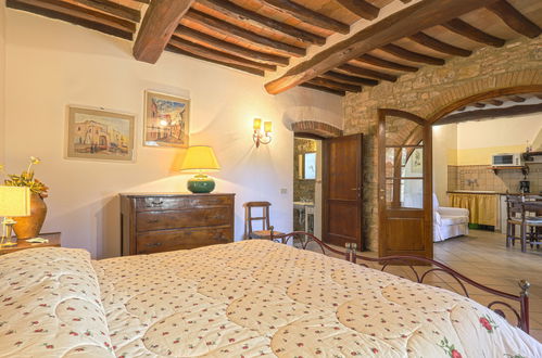 Photo 10 - 1 bedroom Apartment in Castellina in Chianti with swimming pool and garden