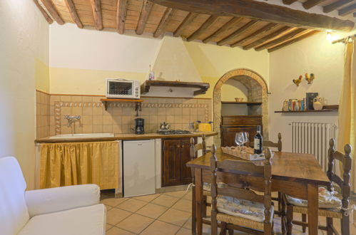 Photo 9 - 1 bedroom Apartment in Castellina in Chianti with swimming pool and garden