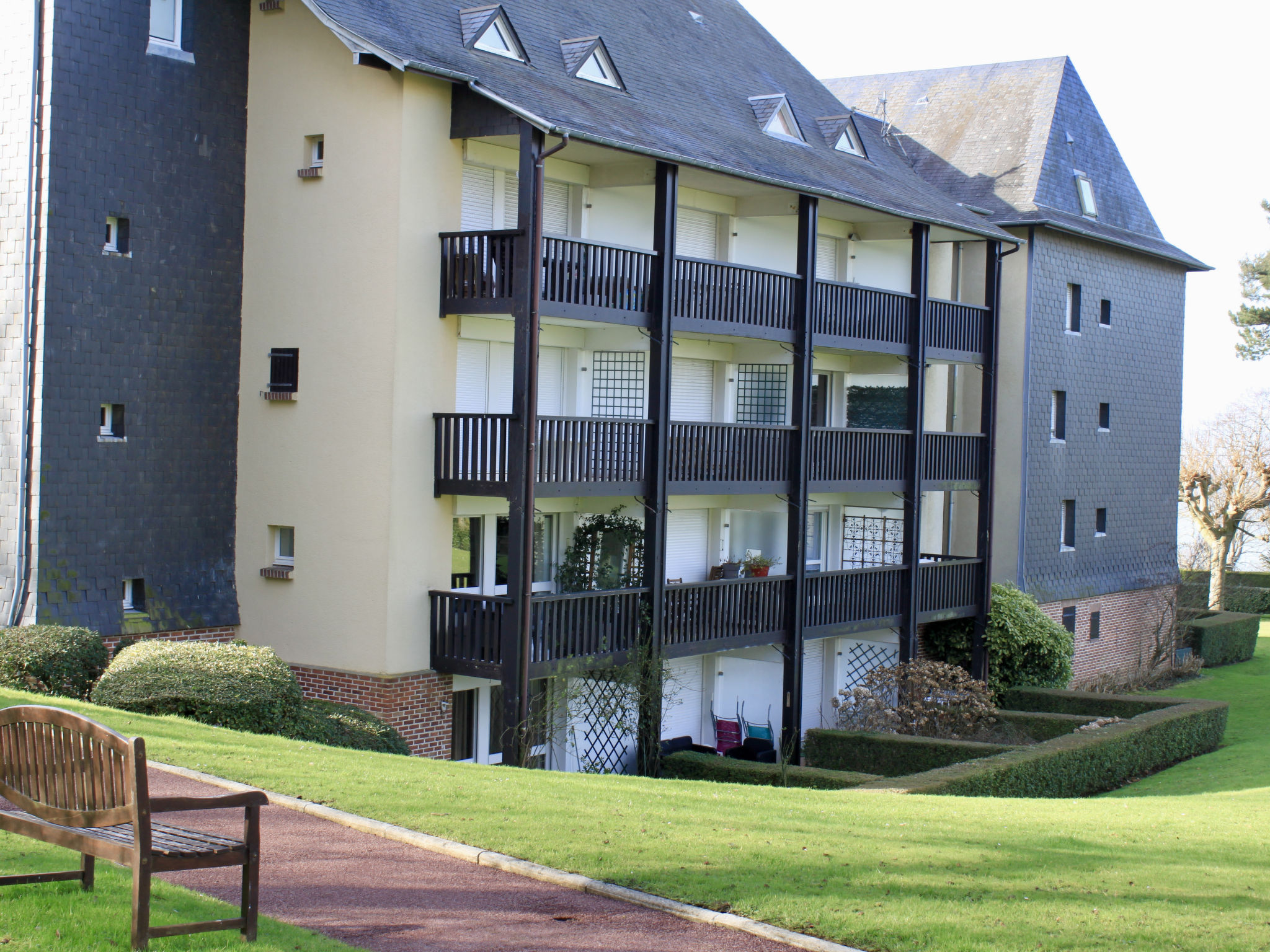 Foto 14 - Apartamento en Trouville-sur-Mer con jardín y vistas al mar