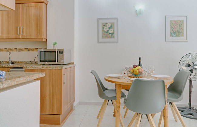 2 bedroom Apartment in Calp with swimming pool and garden - Photo 5