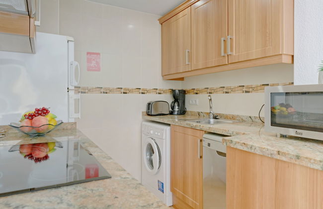 2 bedroom Apartment in Calp with swimming pool and garden - Photo 11