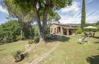 Foto 3 - Casa de 2 quartos em Bucine com piscina privada e jardim