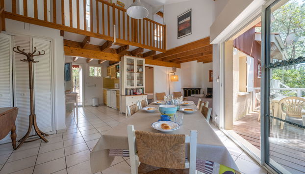 4 bedroom House in Lacanau with swimming pool and garden - Photo 2