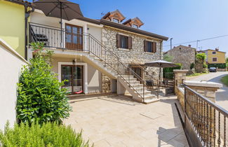 Foto 3 - Casa de 4 quartos em Brtonigla com piscina privada e jardim