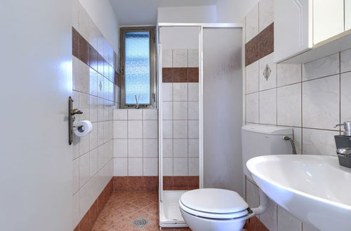 Foto 34 - Casa de 4 quartos em Brtonigla com piscina privada e jardim