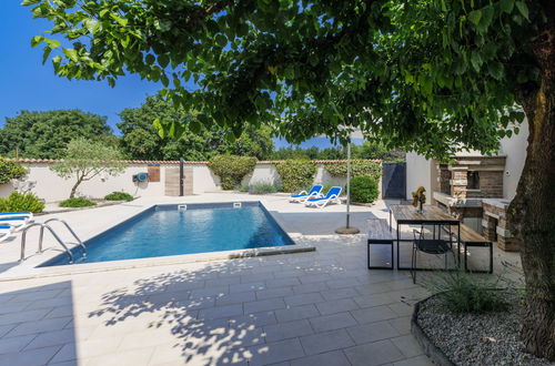 Foto 12 - Casa de 4 quartos em Brtonigla com piscina privada e jardim