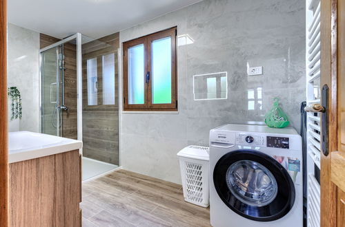 Foto 32 - Casa de 4 quartos em Brtonigla com piscina privada e jardim