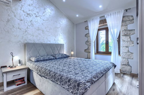Foto 6 - Casa de 4 quartos em Brtonigla com piscina privada e jardim