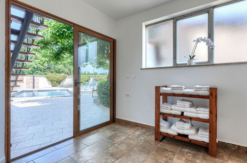 Foto 36 - Casa de 4 quartos em Brtonigla com piscina privada e jardim