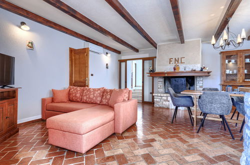 Foto 4 - Casa de 4 quartos em Brtonigla com piscina privada e jardim