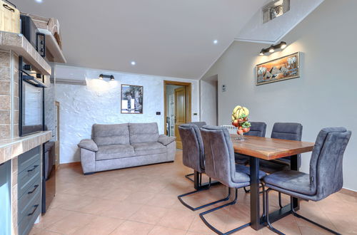 Foto 5 - Casa de 4 quartos em Brtonigla com piscina privada e jardim