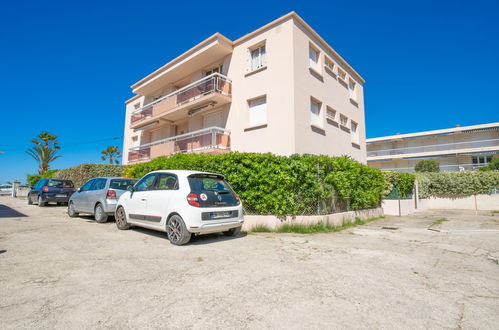 Foto 18 - Apartamento de 1 quarto em Saint-Cyr-sur-Mer com jardim e terraço