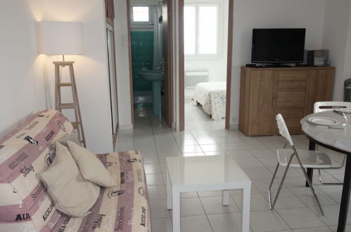 Photo 3 - Appartement de 1 chambre à Saint-Cyr-sur-Mer avec terrasse et vues à la mer
