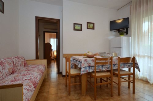Foto 4 - Appartamento con 2 camere da letto a Lignano Sabbiadoro con piscina e vista mare