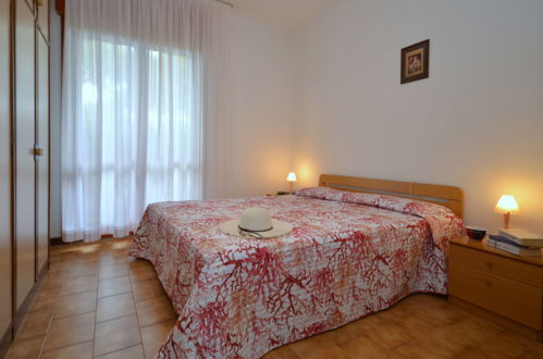 Photo 7 - Appartement de 2 chambres à Lignano Sabbiadoro avec piscine et vues à la mer