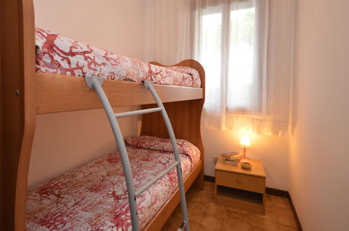 Foto 8 - Apartamento de 2 quartos em Lignano Sabbiadoro com piscina e jardim