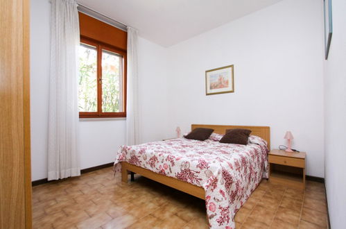 Foto 9 - Apartamento de 2 quartos em Lignano Sabbiadoro com piscina e jardim