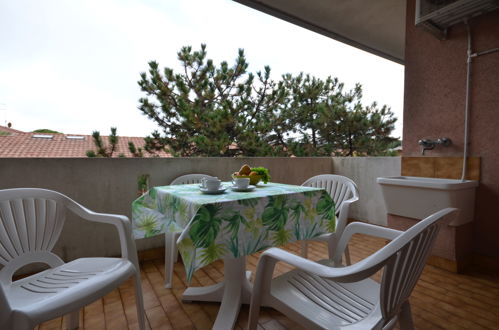 Foto 15 - Apartamento de 2 habitaciones en Lignano Sabbiadoro con piscina y vistas al mar