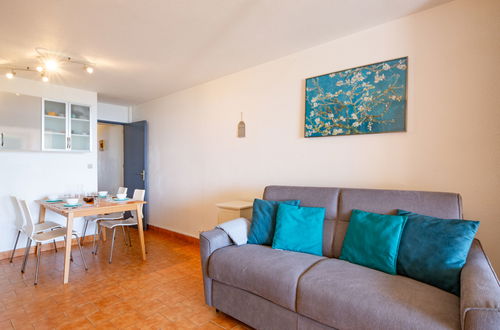 Foto 8 - Apartment mit 1 Schlafzimmer in Sainte-Maxime mit schwimmbad und garten