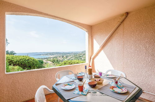 Foto 2 - Appartamento con 1 camera da letto a Sainte-Maxime con piscina e giardino