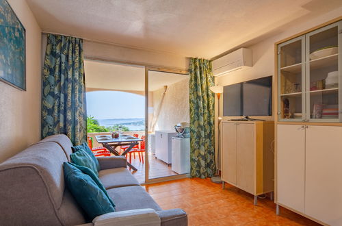 Foto 7 - Apartment mit 1 Schlafzimmer in Sainte-Maxime mit schwimmbad und garten