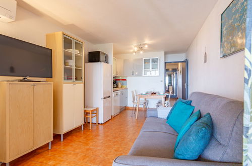 Foto 6 - Apartment mit 1 Schlafzimmer in Sainte-Maxime mit schwimmbad und garten