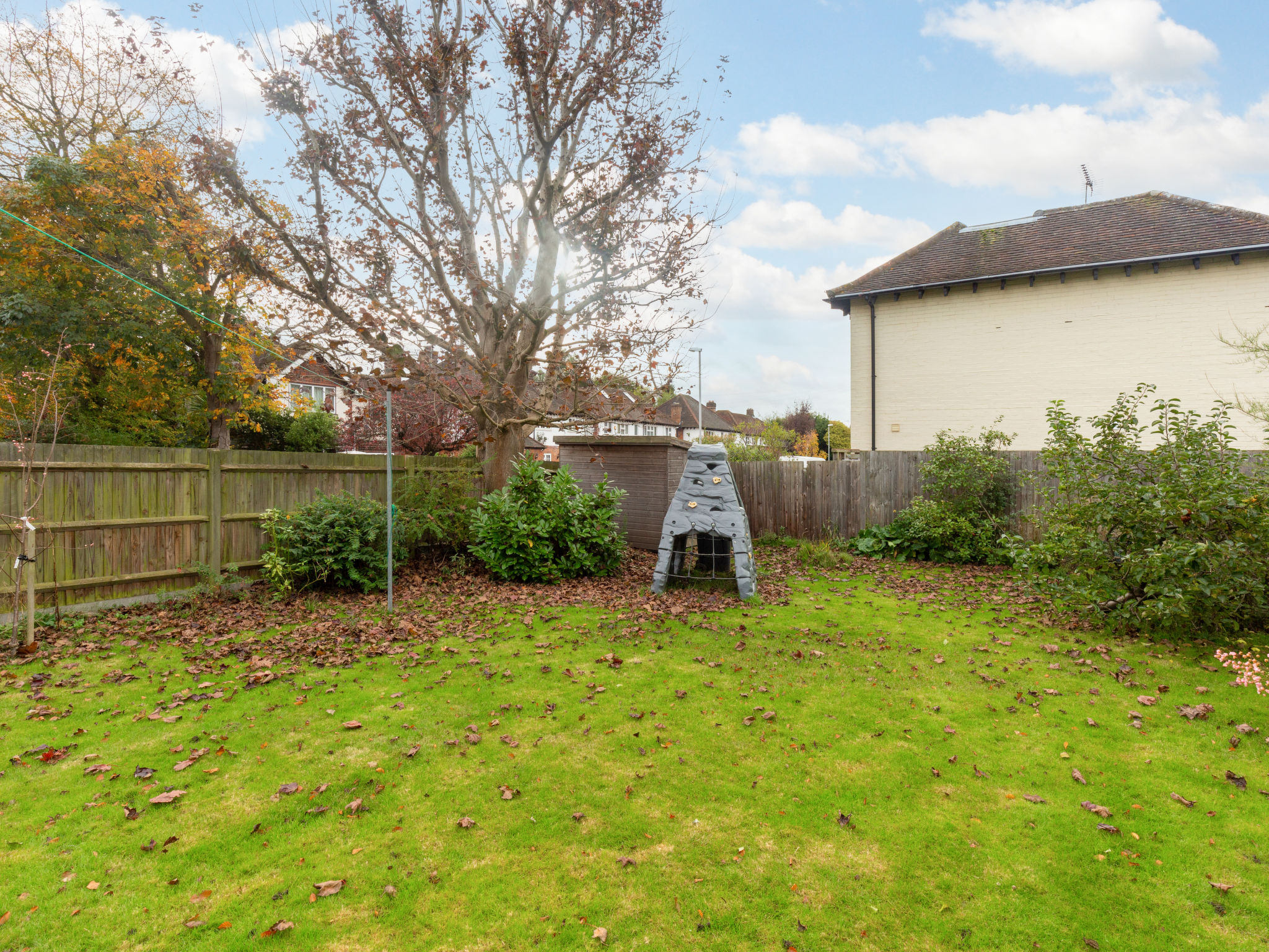 Photo 25 - 4 bedroom House in New Malden with garden