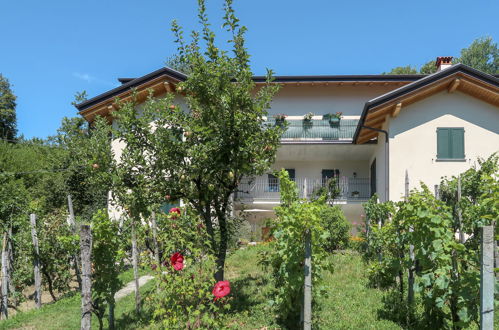 Photo 1 - Appartement de 2 chambres à Vercana avec jardin et terrasse