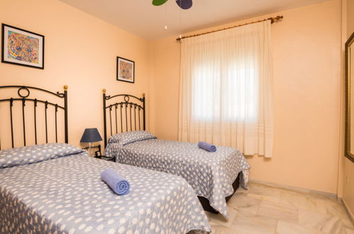 Foto 16 - Appartamento con 2 camere da letto a Torremolinos con piscina e vista mare