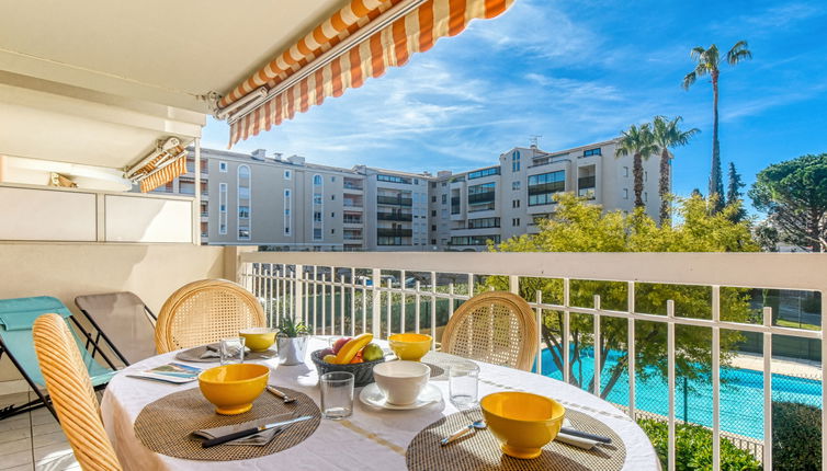 Foto 1 - Appartamento con 1 camera da letto a Saint-Raphaël con piscina e vista mare