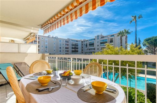 Foto 1 - Apartamento de 1 habitación en Saint-Raphaël con terraza y vistas al mar