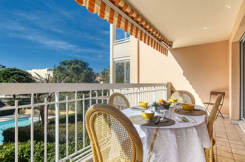 Photo 11 - 1 bedroom Apartment in Saint-Raphaël with terrace and sea view