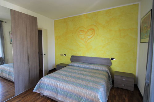 Photo 9 - 2 bedroom Apartment in Verbania with mountain view