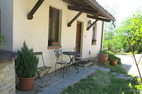 Photo 2 - Maison de 1 chambre à Castagnole delle Lanze avec jardin et terrasse