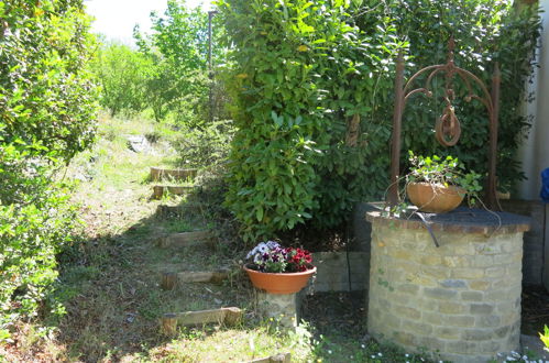 Photo 18 - Maison de 1 chambre à Castagnole delle Lanze avec jardin et terrasse