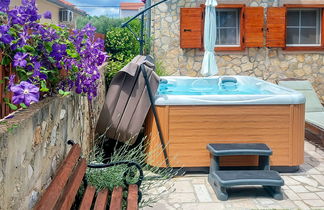 Photo 3 - Maison de 4 chambres à Dobrinj avec piscine privée et terrasse