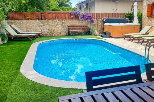 Photo 14 - 4 bedroom House in Dobrinj with private pool and terrace