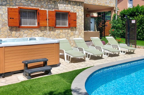 Photo 19 - 4 bedroom House in Dobrinj with private pool and terrace