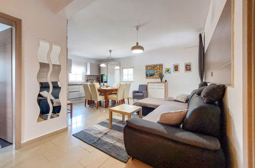 Foto 7 - Casa de 4 quartos em Dobrinj com piscina privada e terraço