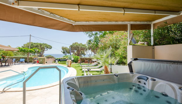 4 bedroom House in Sainte-Maxime with private pool and garden - Photo 3