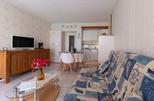 Foto 1 - Appartamento con 1 camera da letto a Le Grau-du-Roi con giardino e vista mare
